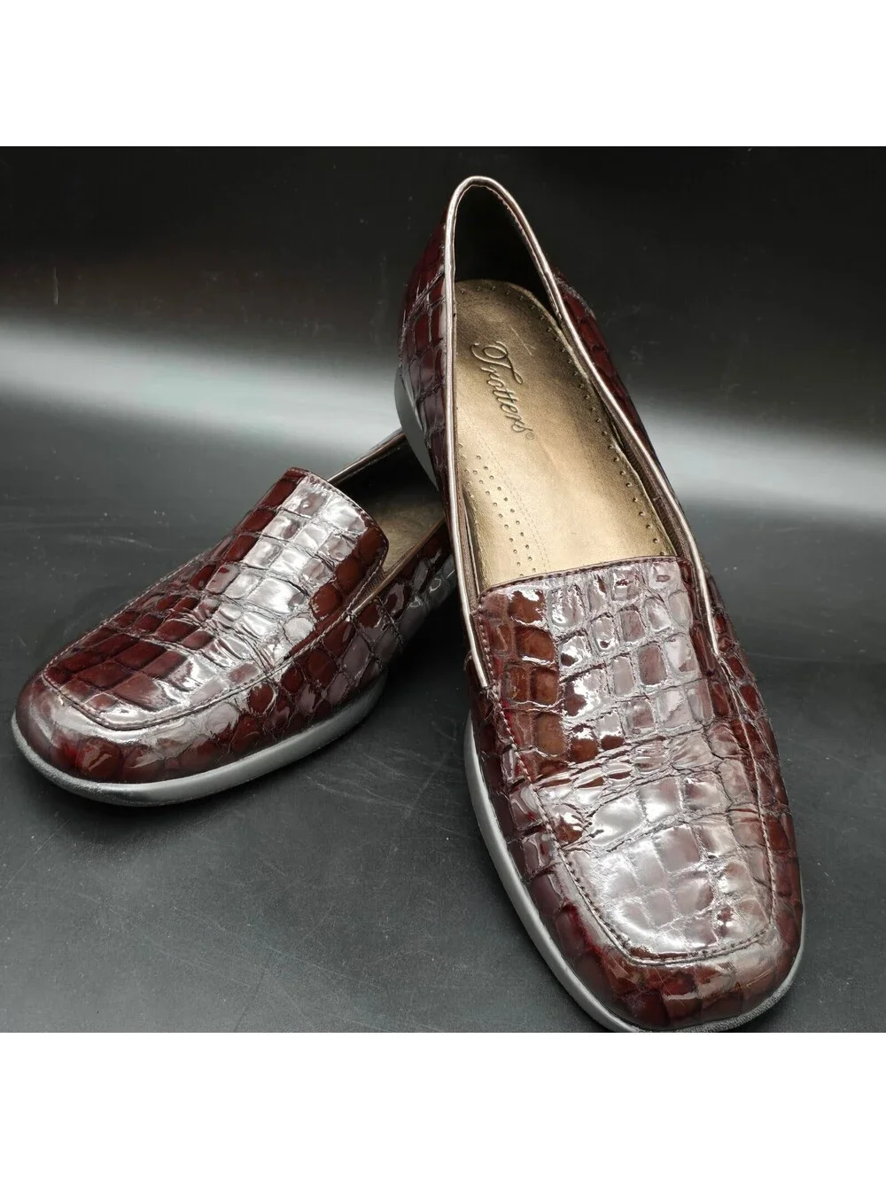 Trotters Jenn Womens Loafers 12 W Wide Brown Croc Patent Leather Slip On New